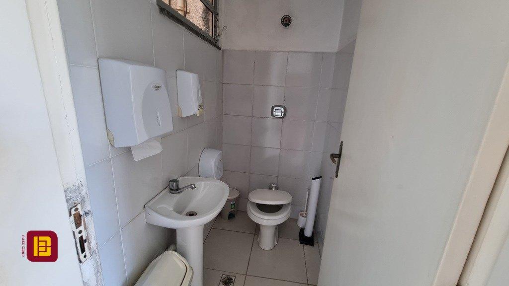 Sala com 180m², no bairro Centro em Florianópolis