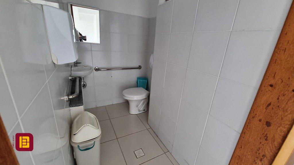 Sala com 180m², no bairro Centro em Florianópolis