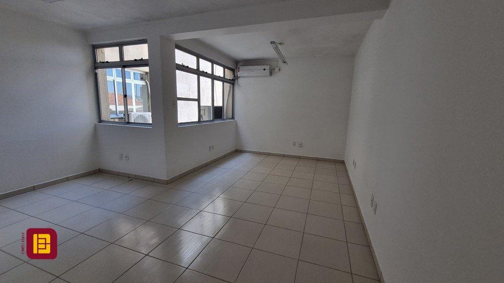 Sala com 180m², no bairro Centro em Florianópolis