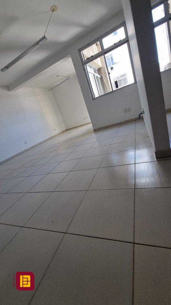 Sala com 180m², no bairro Centro em Florianópolis