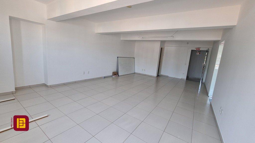 Sala com 180m², no bairro Centro em Florianópolis