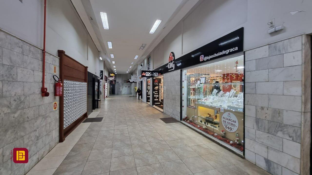 Sala com 102m², no bairro Centro em Florianópolis