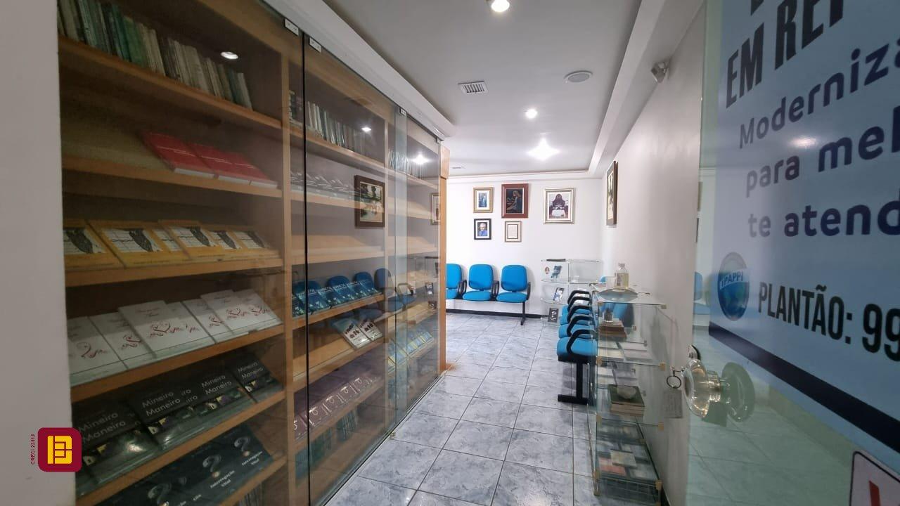Sala com 102m², no bairro Centro em Florianópolis