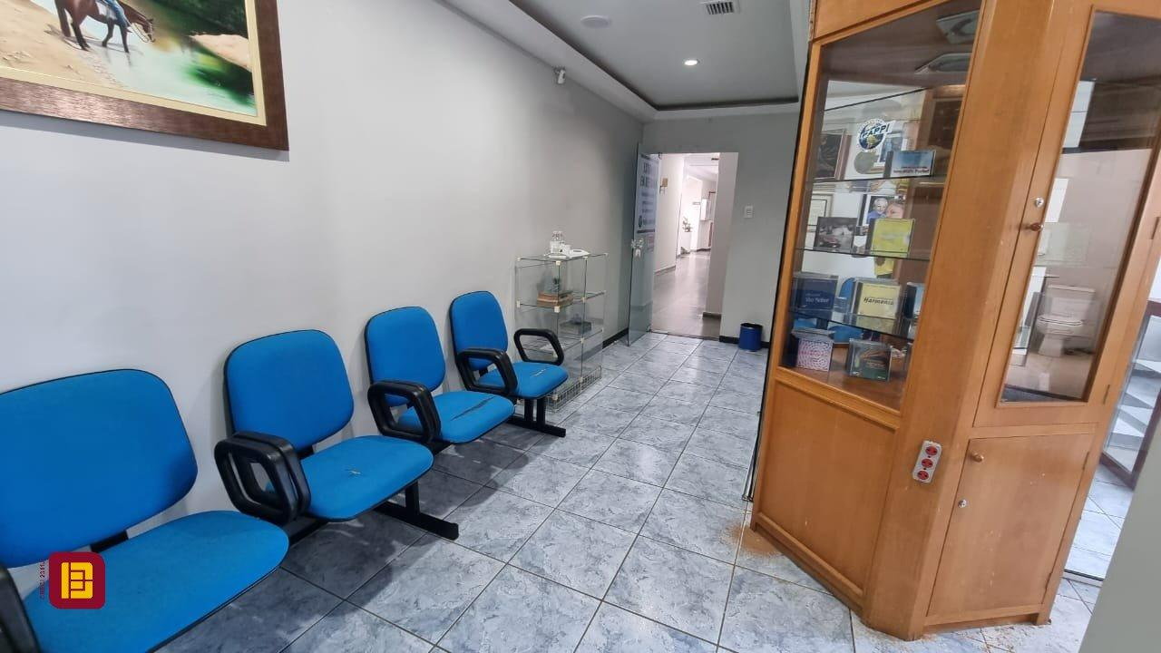 Sala com 102m², no bairro Centro em Florianópolis