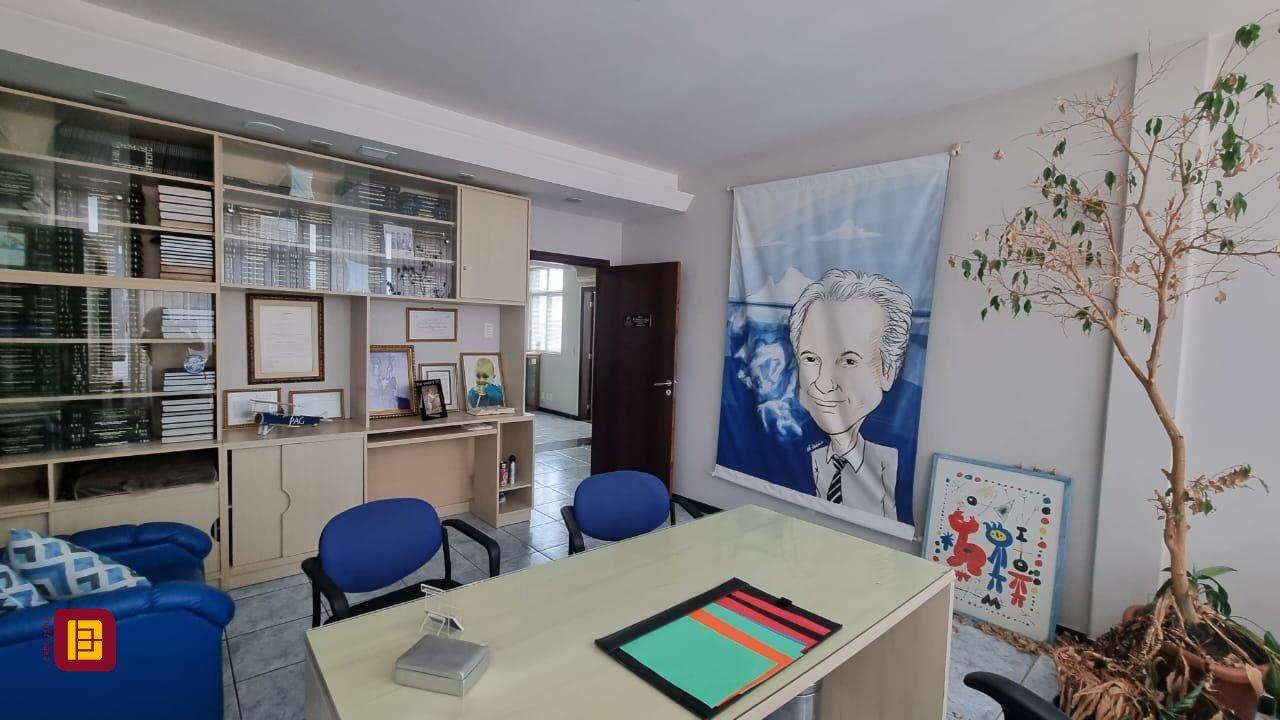 Sala com 102m², no bairro Centro em Florianópolis
