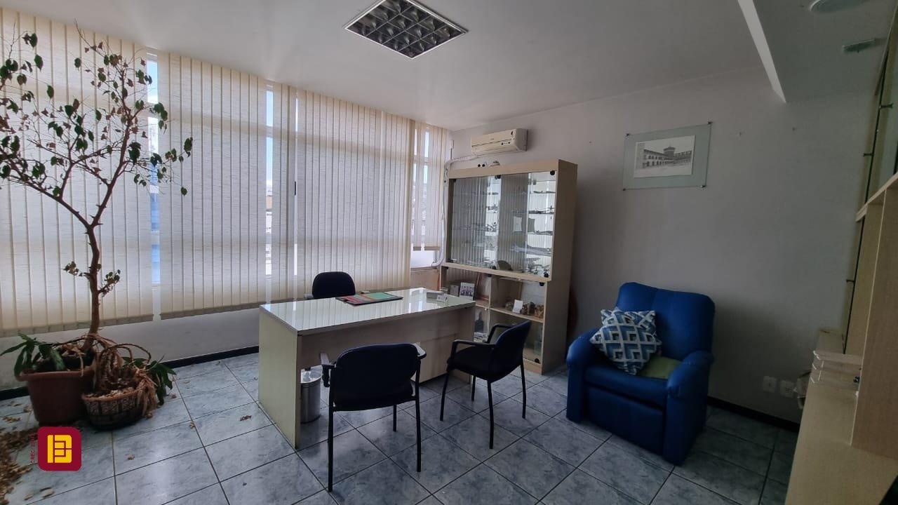 Sala com 102m², no bairro Centro em Florianópolis