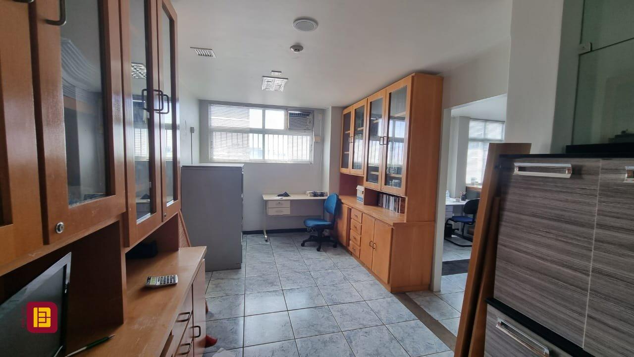 Sala com 102m², no bairro Centro em Florianópolis