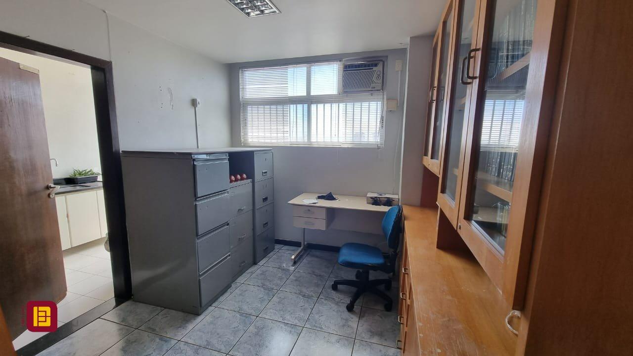 Sala com 102m², no bairro Centro em Florianópolis