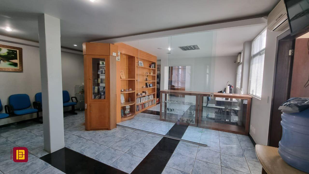 Sala com 102m², no bairro Centro em Florianópolis