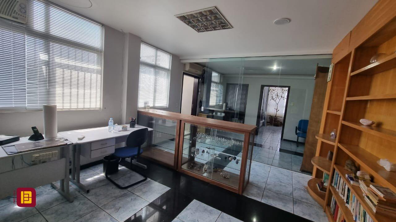 Sala com 102m², no bairro Centro em Florianópolis