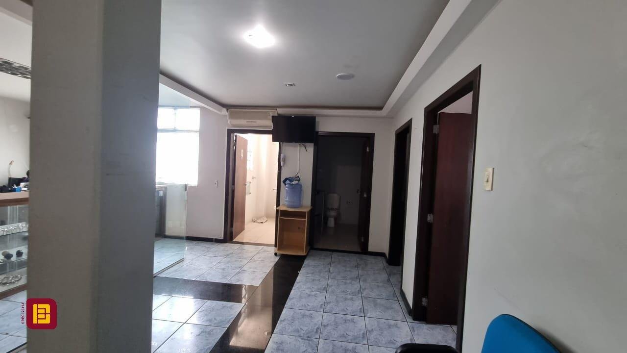 Sala com 102m², no bairro Centro em Florianópolis