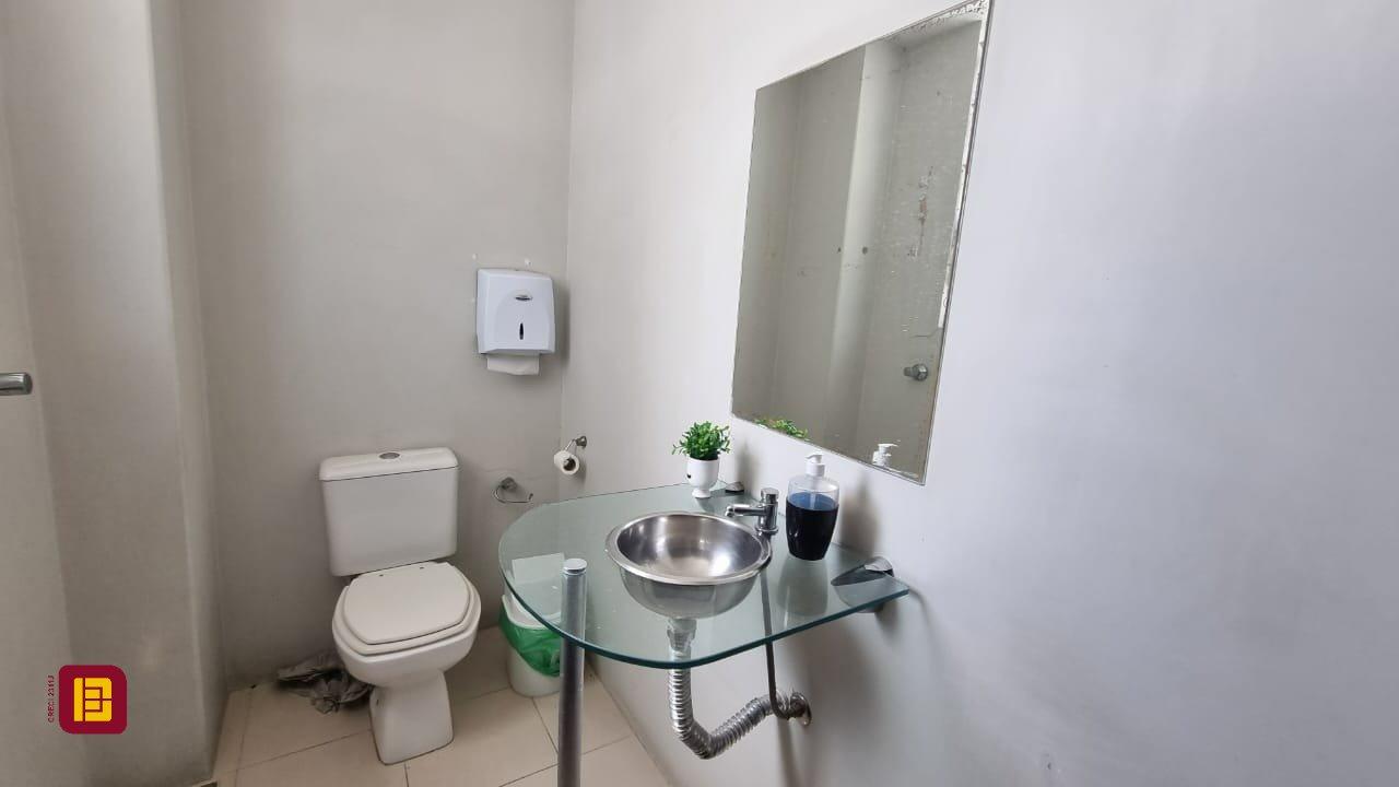 Sala com 102m², no bairro Centro em Florianópolis