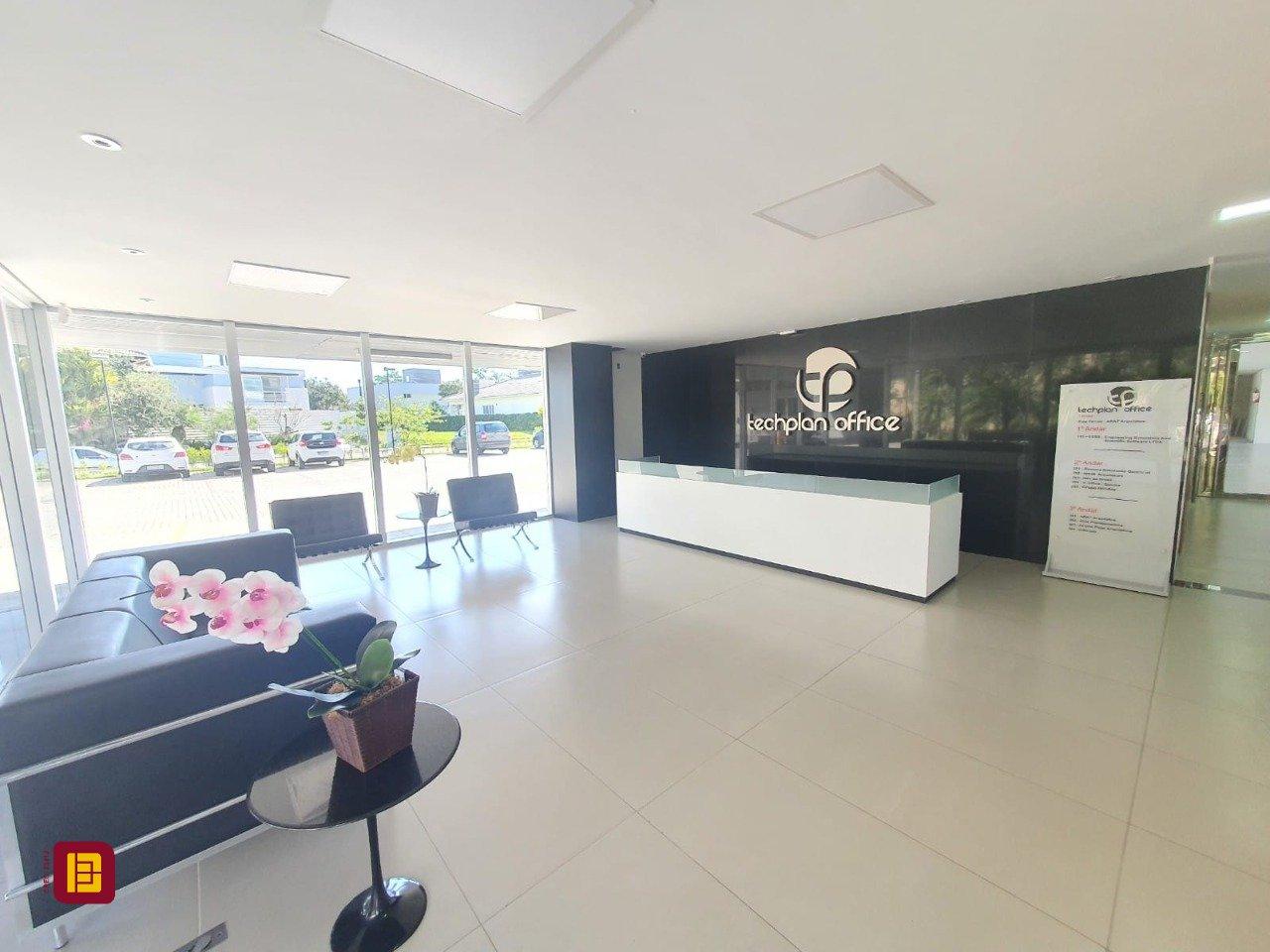 Sala com 100m², 4 garagens, no bairro Saco Grande em Florianópolis