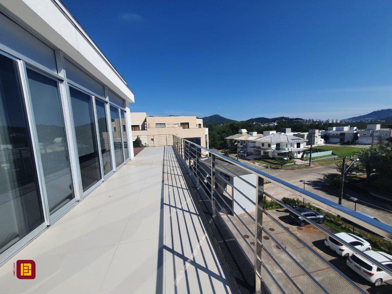 Sala com 100m², 4 garagens, no bairro Saco Grande em Florianópolis