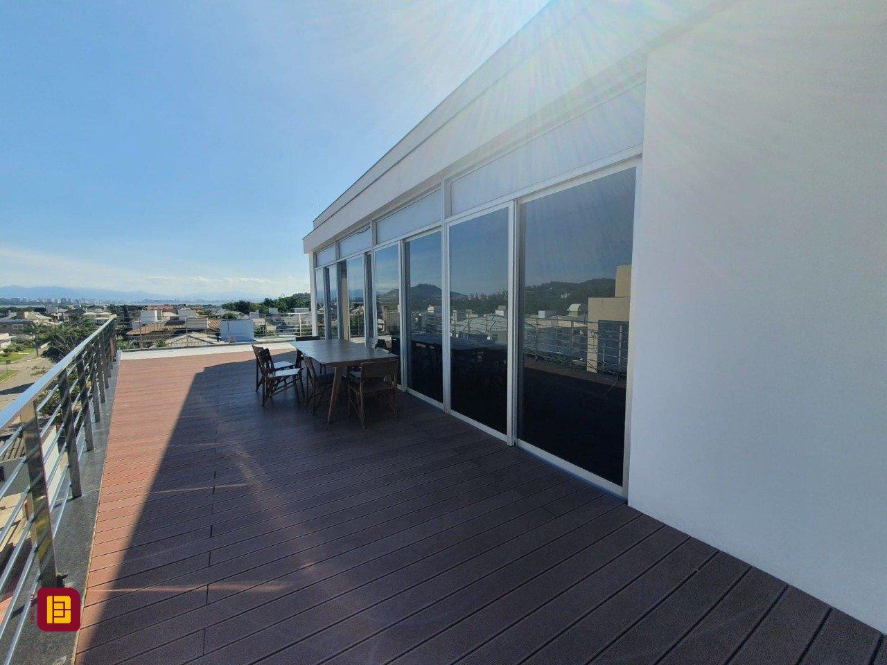 Sala com 100m², 4 garagens, no bairro Saco Grande em Florianópolis