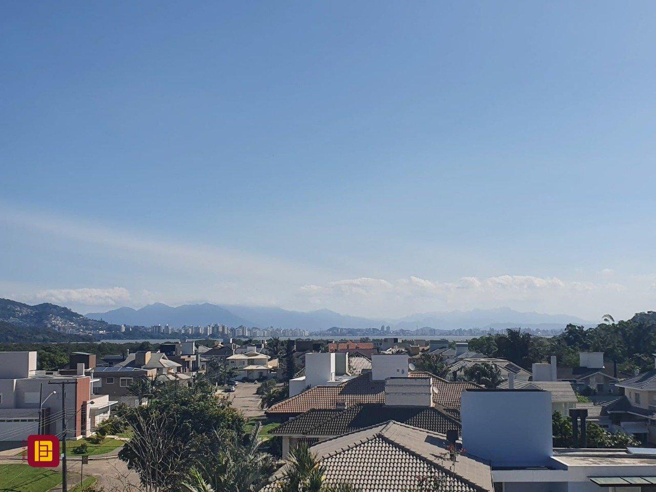 Sala com 100m², 4 garagens, no bairro Saco Grande em Florianópolis