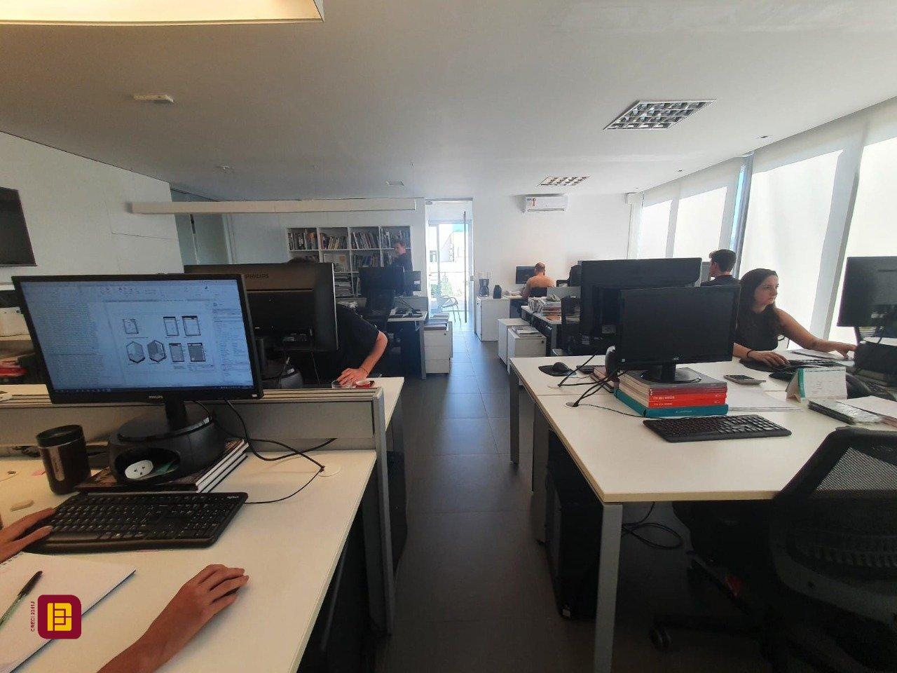 Sala com 100m², 4 garagens, no bairro Saco Grande em Florianópolis