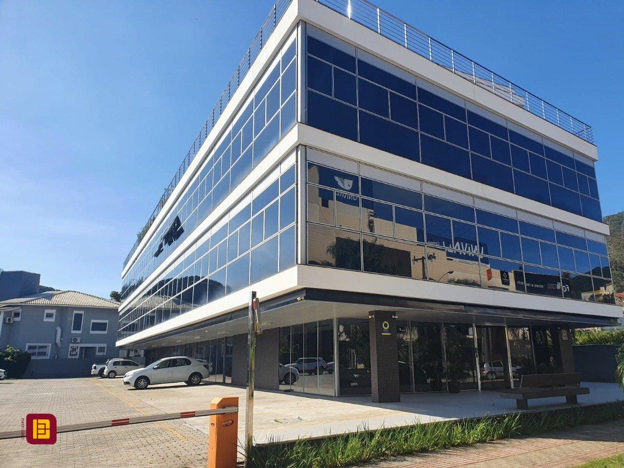 Sala com 100m², 4 garagens, no bairro Saco Grande em Florianópolis