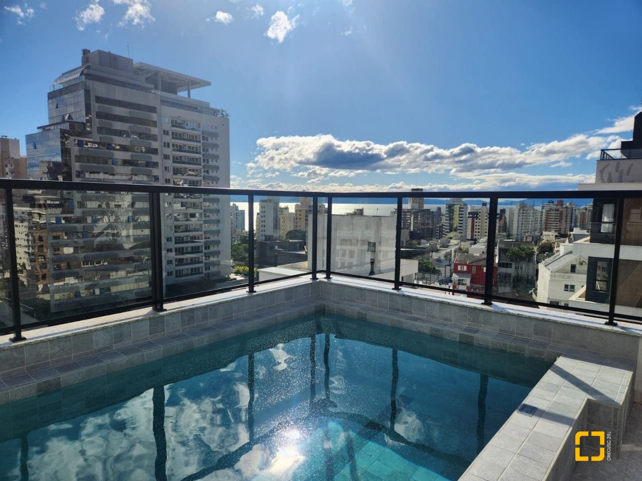 Apartamento com 31m², 1 quarto, 1 garagem, no bairro Centro em Florianópolis