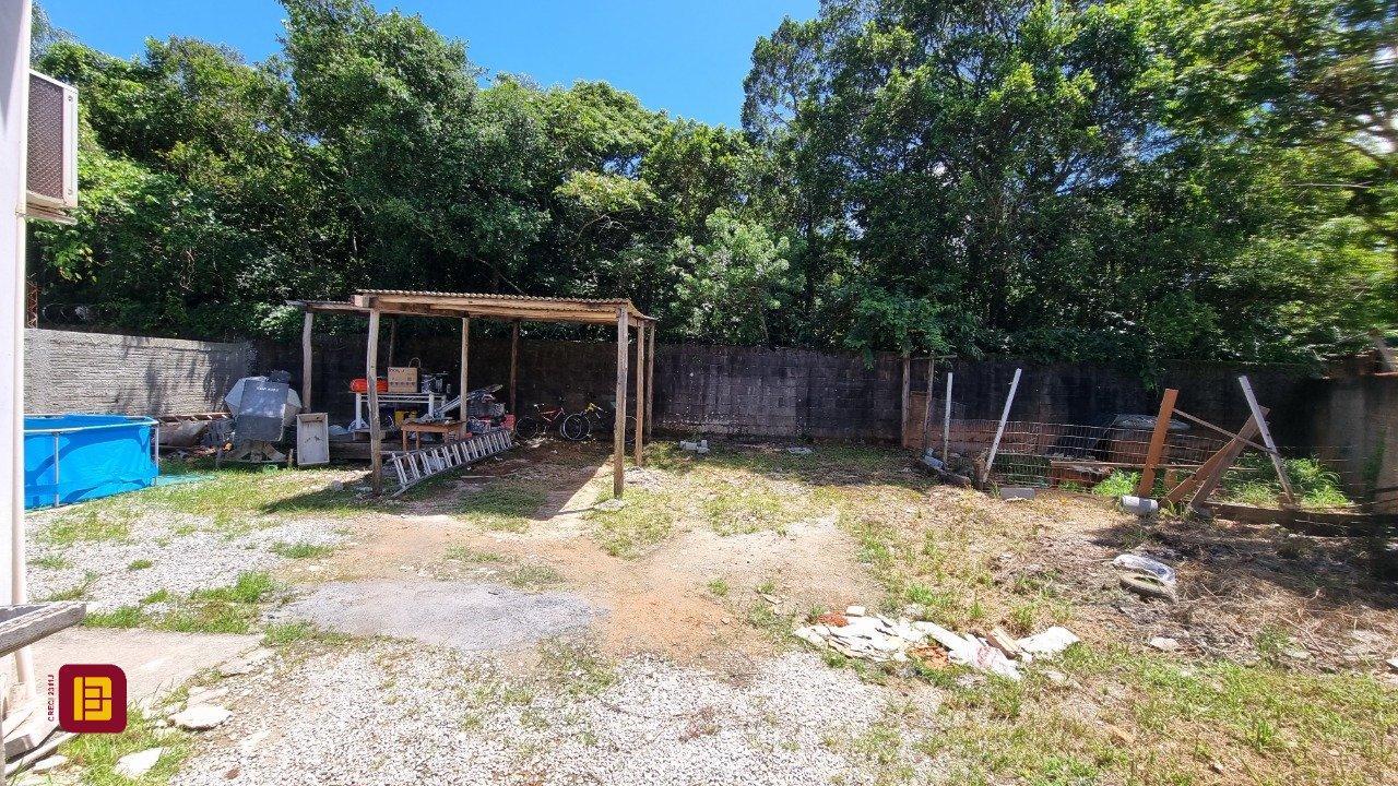 Casa com 150m², 5 quartos, 2 garagens, no bairro Tapera da Base em Florianópolis