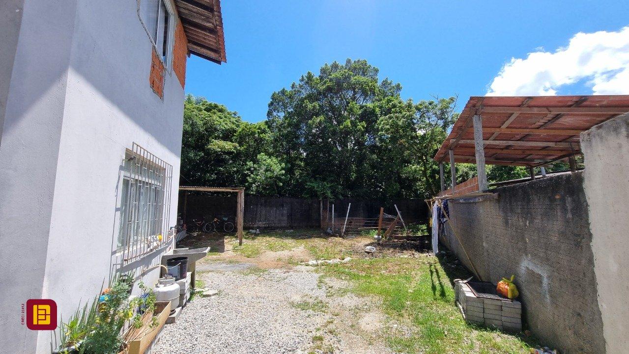 Casa com 150m², 5 quartos, 2 garagens, no bairro Tapera da Base em Florianópolis