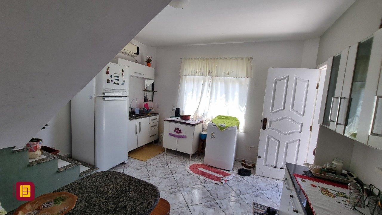 Casa com 150m², 5 quartos, 2 garagens, no bairro Tapera da Base em Florianópolis