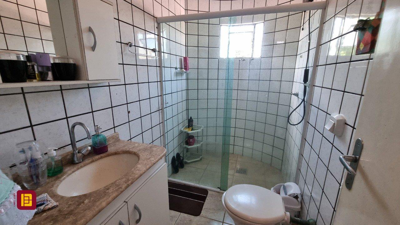 Casa com 150m², 5 quartos, 2 garagens, no bairro Tapera da Base em Florianópolis