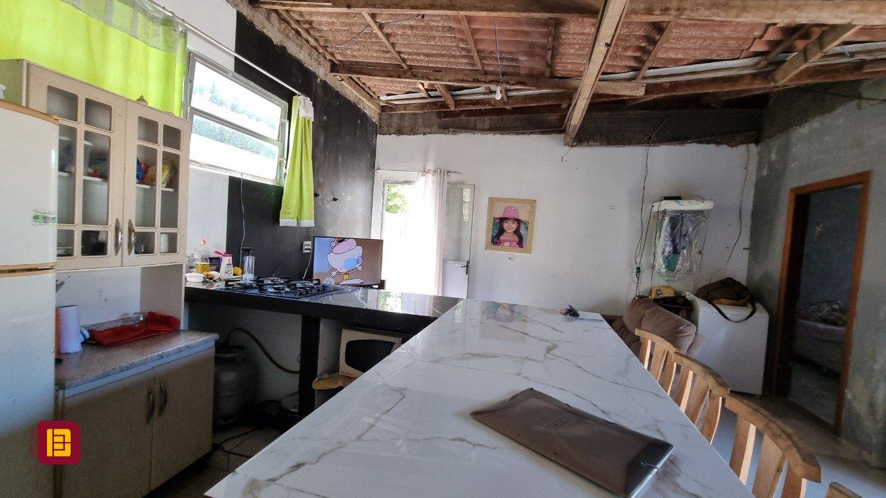 Casa com 150m², 5 quartos, 2 garagens, no bairro Tapera da Base em Florianópolis