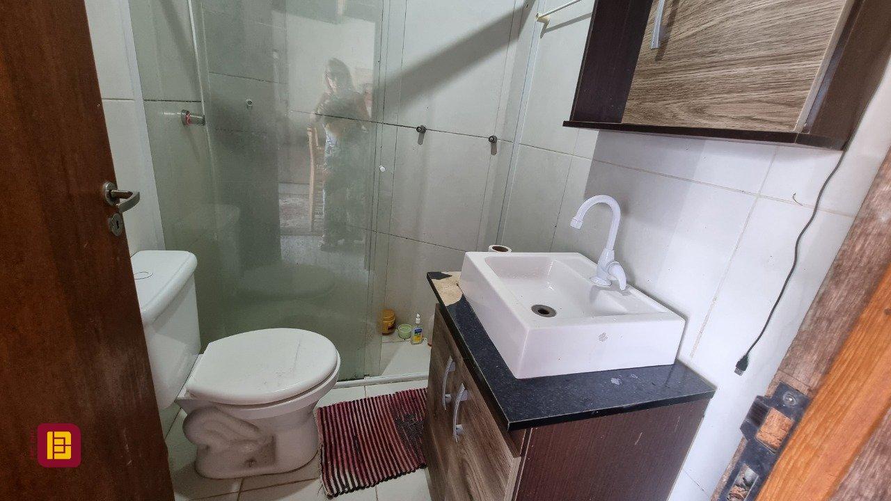 Casa com 150m², 5 quartos, 2 garagens, no bairro Tapera da Base em Florianópolis