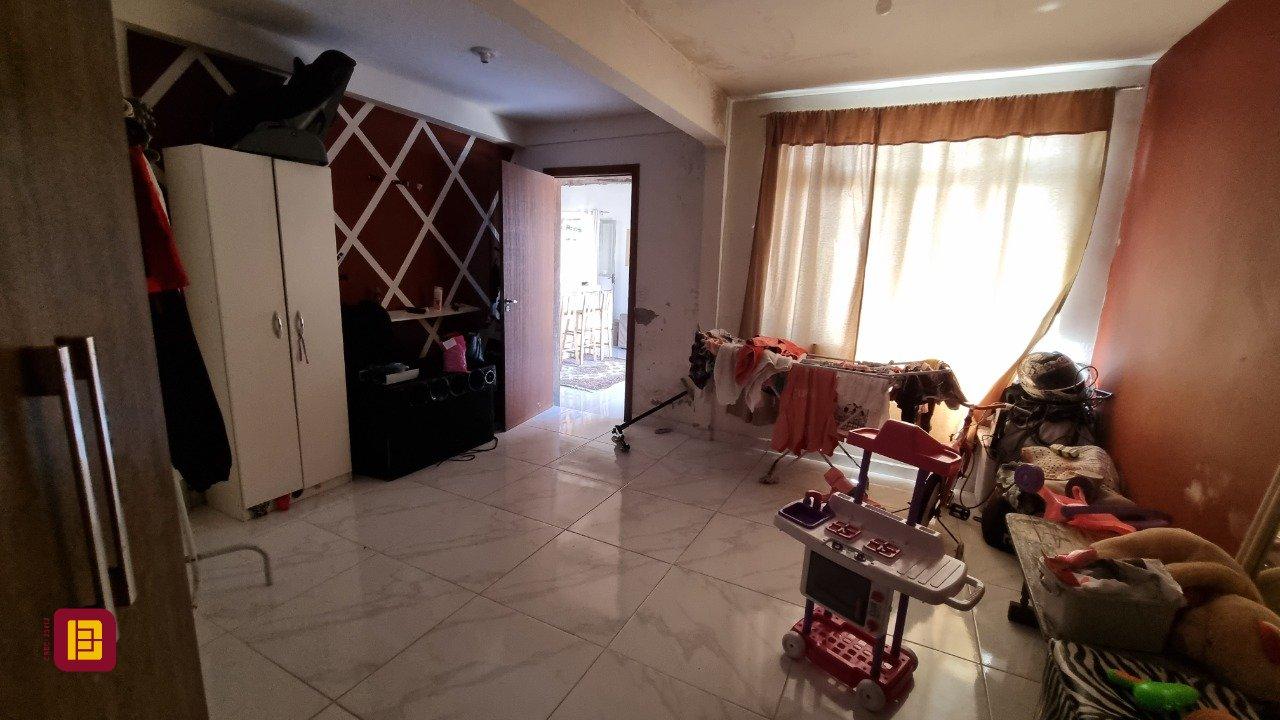 Casa com 150m², 5 quartos, 2 garagens, no bairro Tapera da Base em Florianópolis