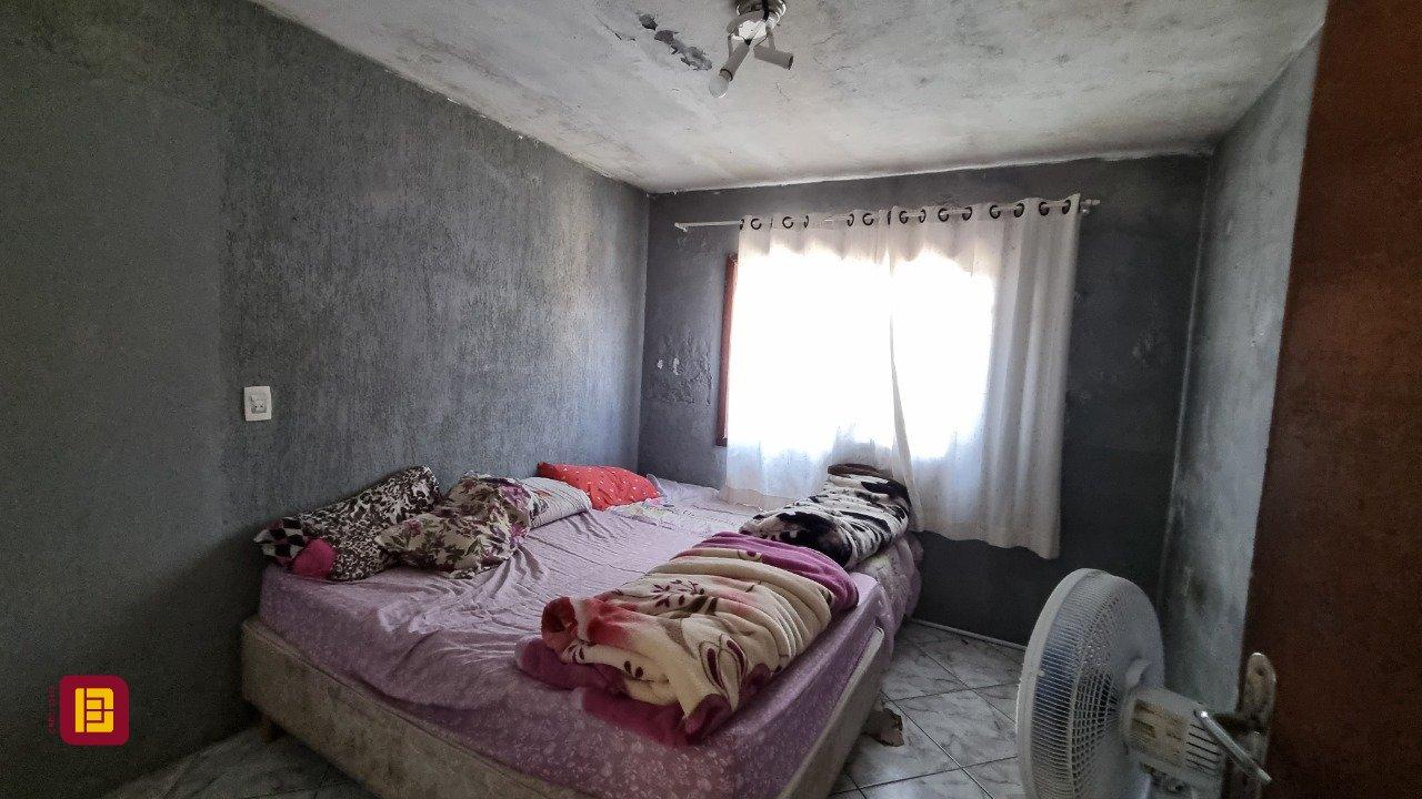Casa com 150m², 5 quartos, 2 garagens, no bairro Tapera da Base em Florianópolis