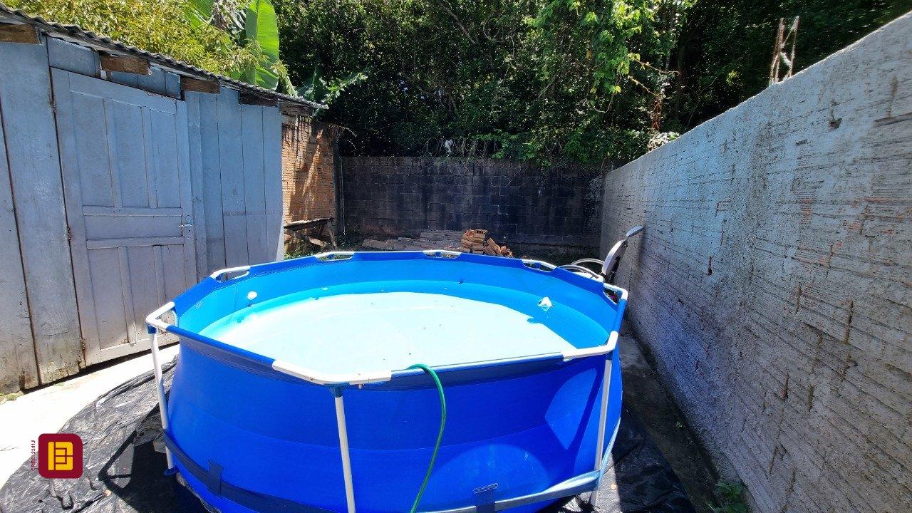 Casa com 150m², 5 quartos, 2 garagens, no bairro Tapera da Base em Florianópolis