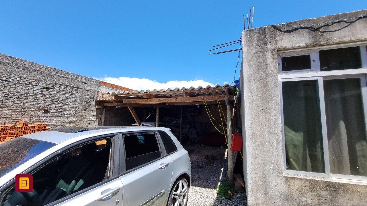 Casa com 150m², 5 quartos, 2 garagens, no bairro Tapera da Base em Florianópolis