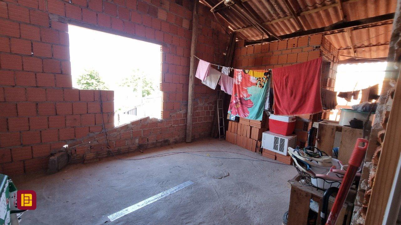 Casa com 150m², 5 quartos, 2 garagens, no bairro Tapera da Base em Florianópolis