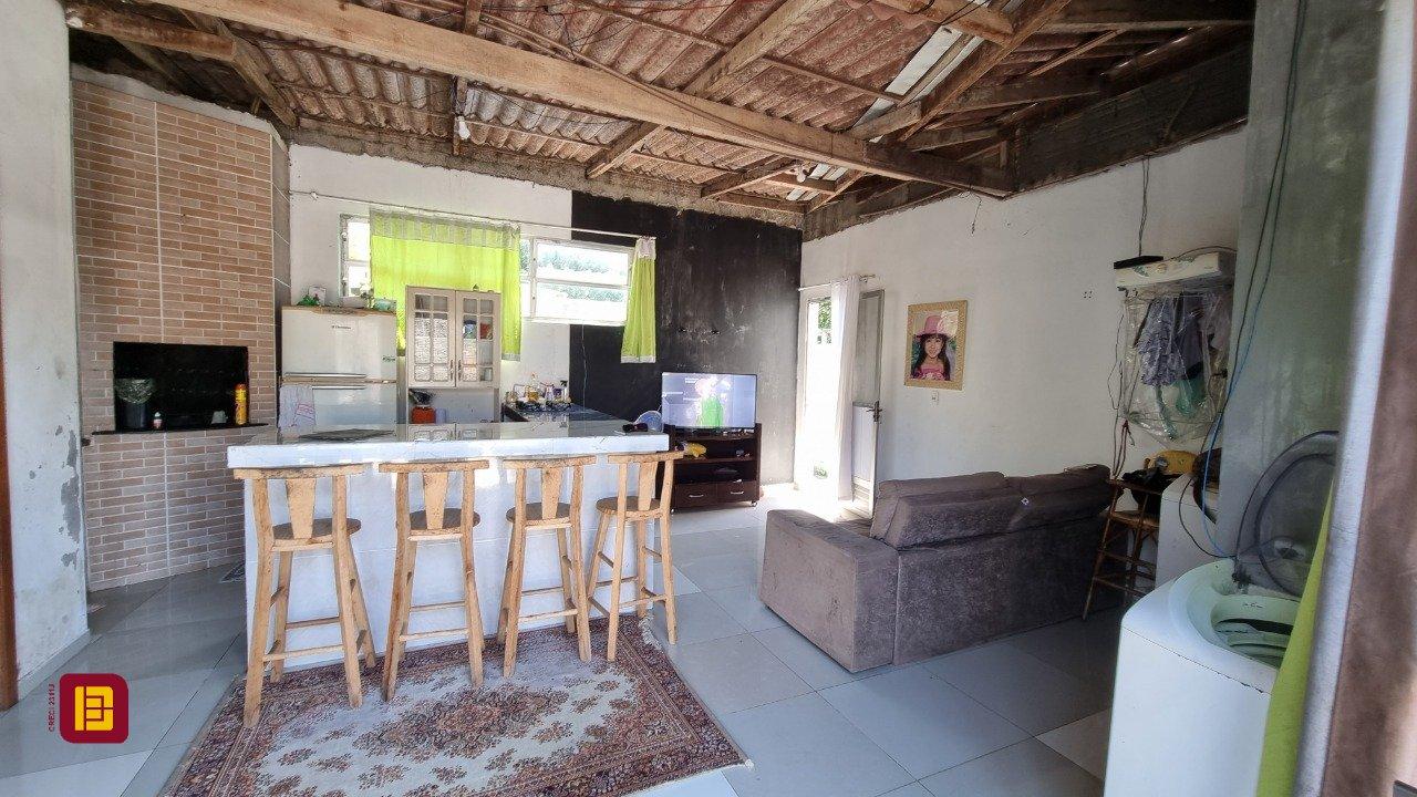 Casa com 150m², 5 quartos, 2 garagens, no bairro Tapera da Base em Florianópolis