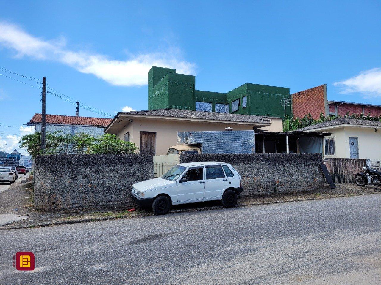 Terreno com 660m², no bairro Campinas em São José