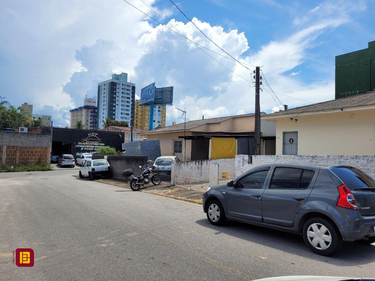 Terreno com 660m², no bairro Campinas em São José