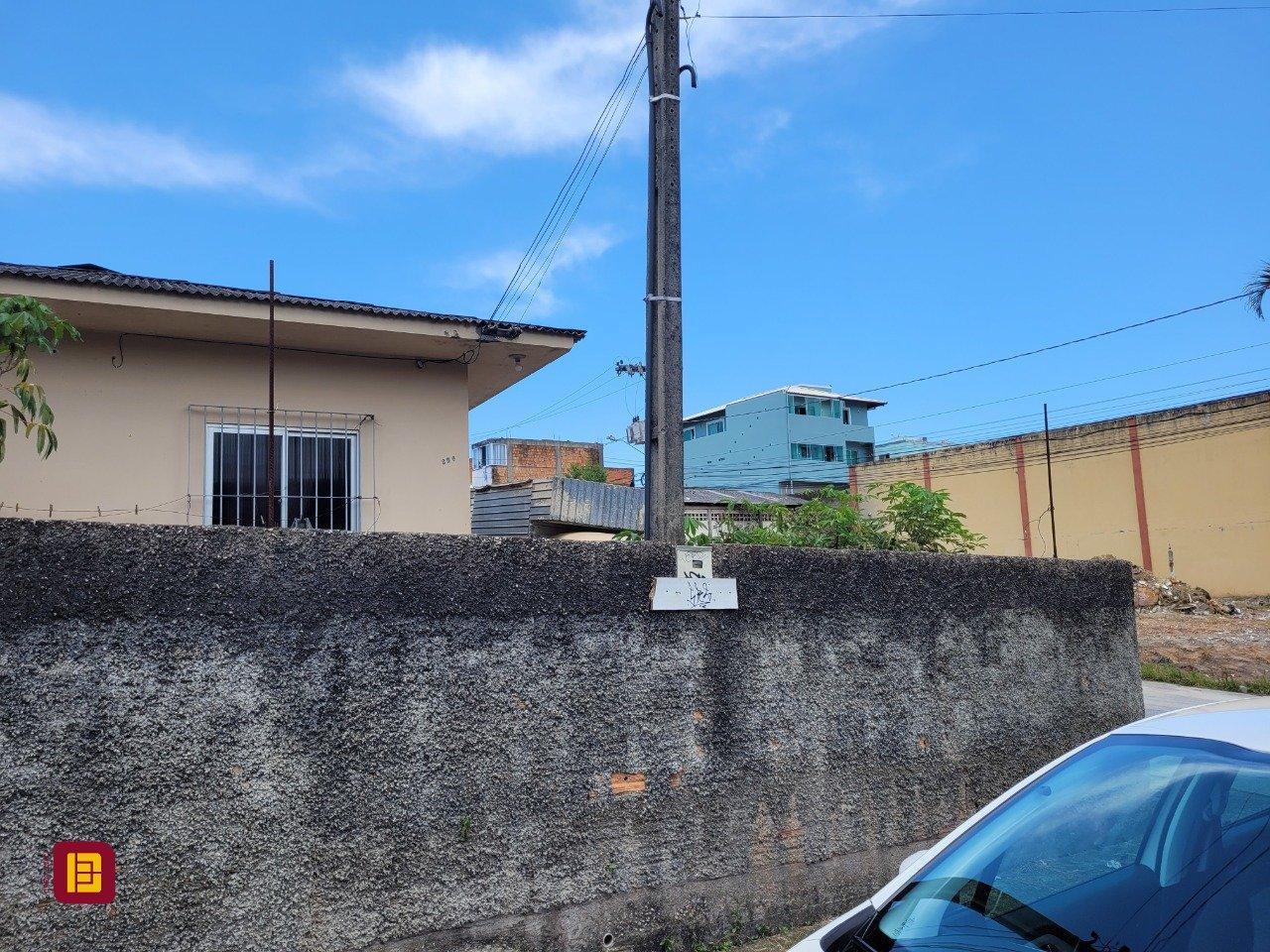 Terreno com 660m², no bairro Campinas em São José
