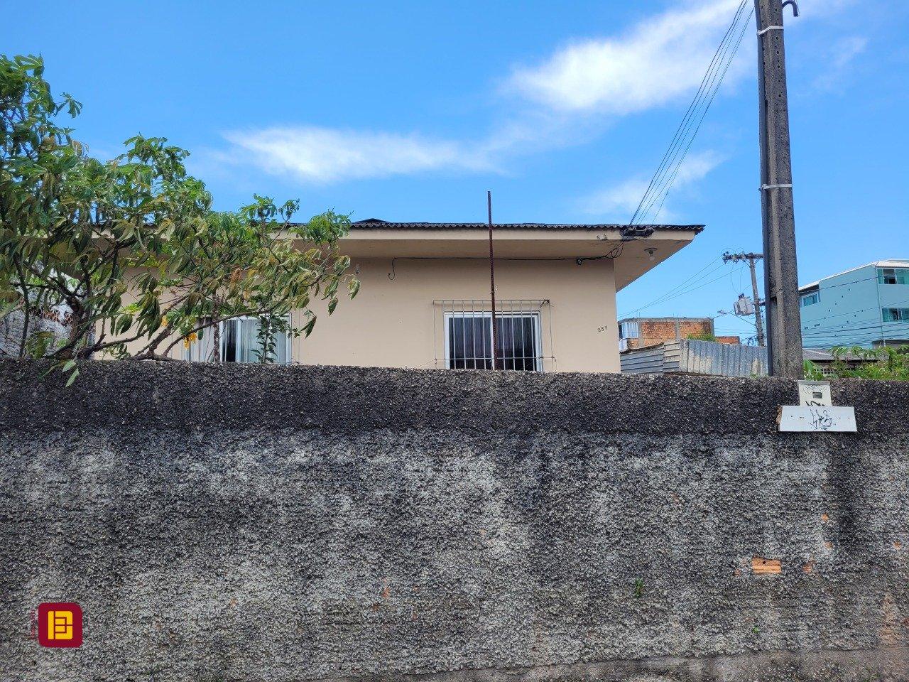 Terreno com 660m², no bairro Campinas em São José