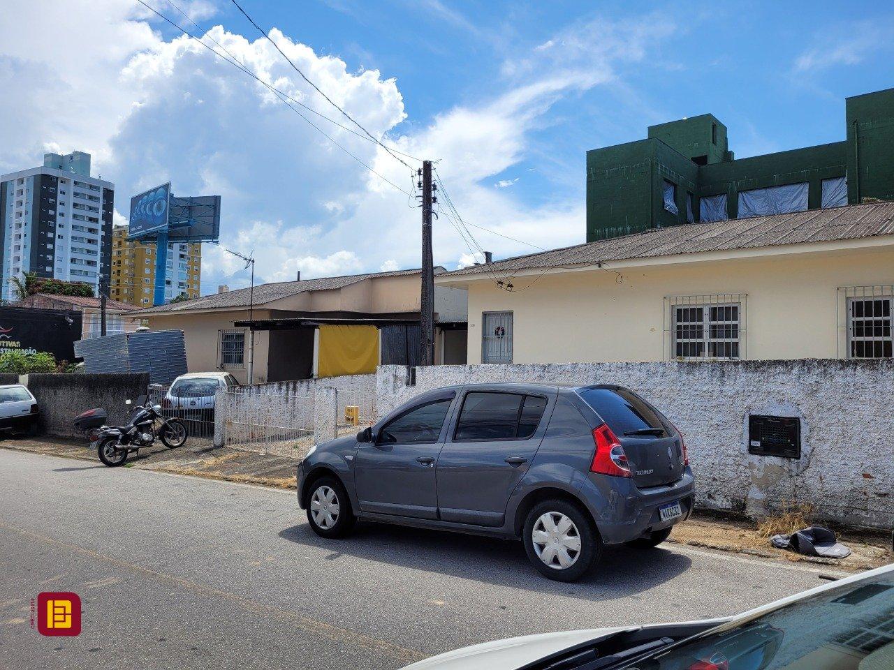 Terreno com 660m², no bairro Campinas em São José