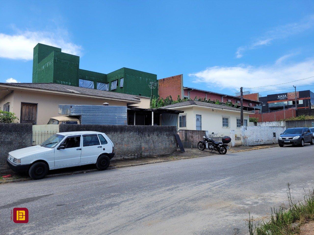 Terreno com 660m², no bairro Campinas em São José