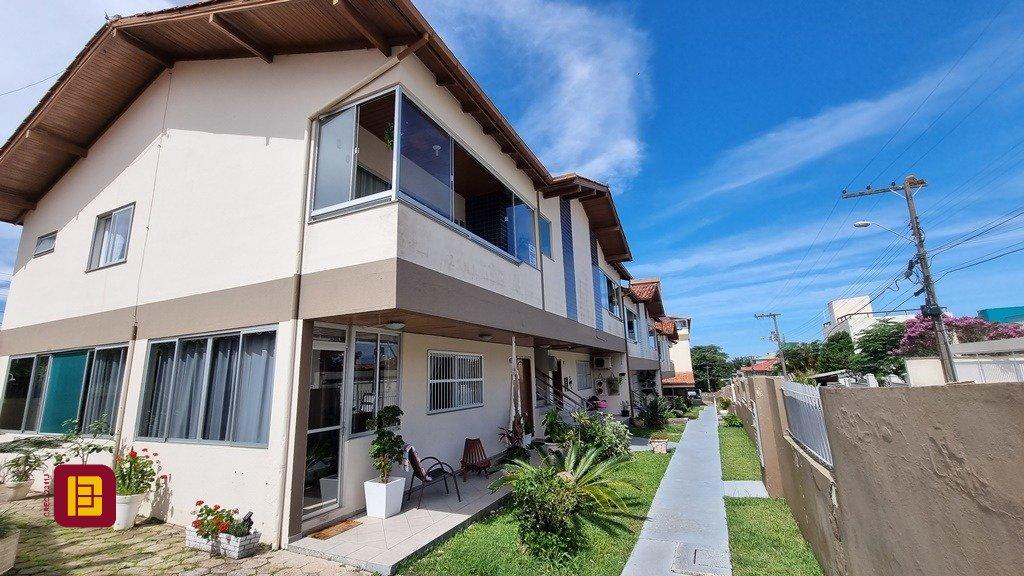 Apartamento com 77m², 3 quartos (sendo 1 suíte), 2 garagens, no bairro Santinho em Florianópolis