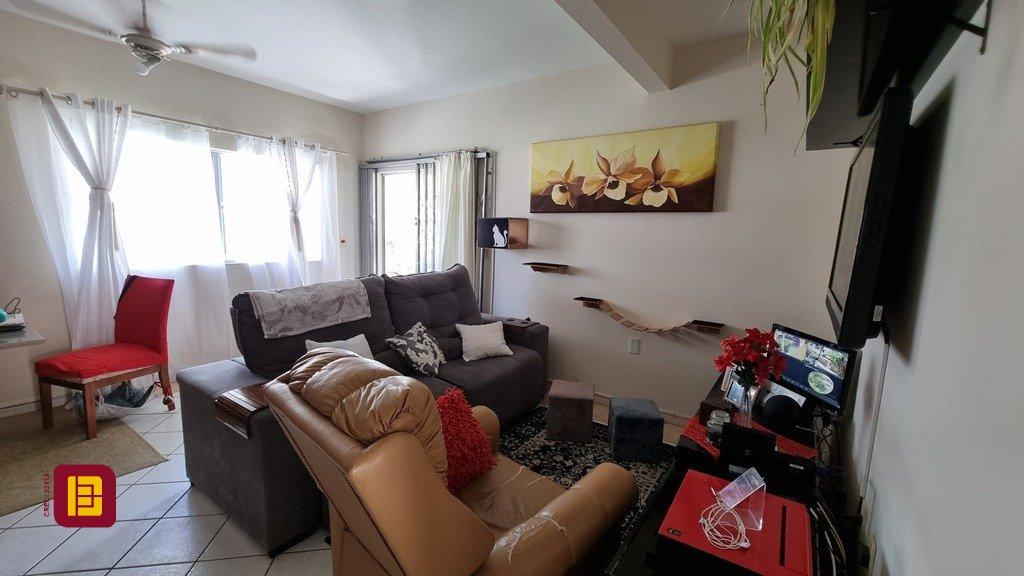 Apartamento com 77m², 3 quartos (sendo 1 suíte), 2 garagens, no bairro Santinho em Florianópolis