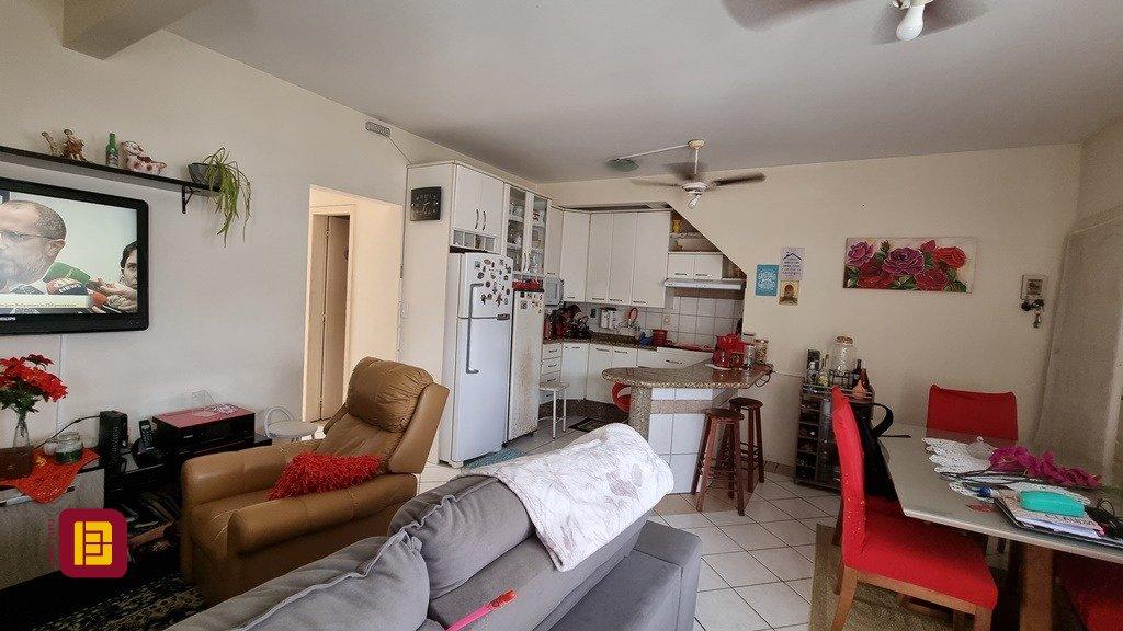 Apartamento com 77m², 3 quartos (sendo 1 suíte), 2 garagens, no bairro Santinho em Florianópolis