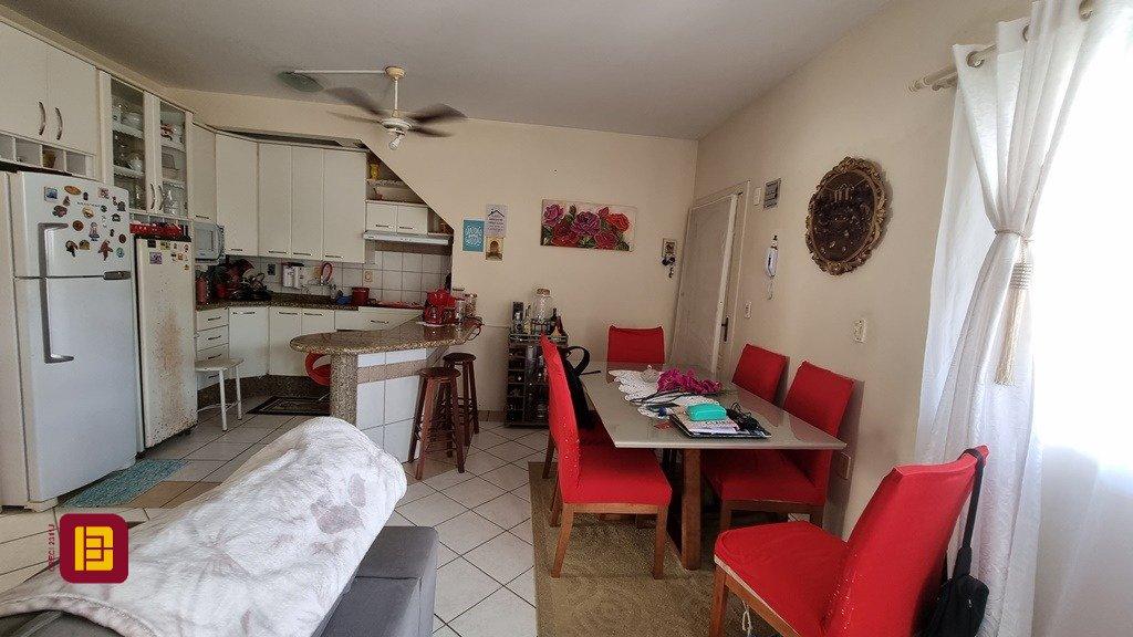 Apartamento com 77m², 3 quartos (sendo 1 suíte), 2 garagens, no bairro Santinho em Florianópolis