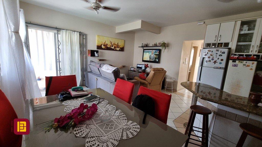 Apartamento com 77m², 3 quartos (sendo 1 suíte), 2 garagens, no bairro Santinho em Florianópolis