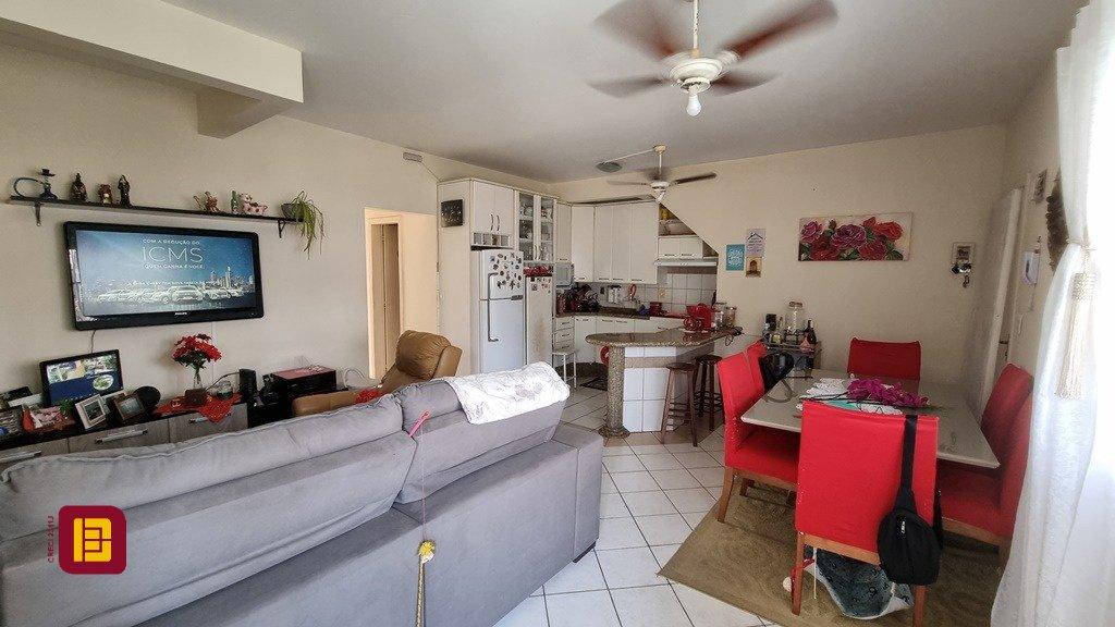 Apartamento com 77m², 3 quartos (sendo 1 suíte), 2 garagens, no bairro Santinho em Florianópolis