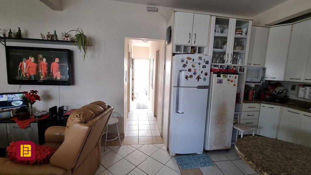 Apartamento com 77m², 3 quartos (sendo 1 suíte), 2 garagens, no bairro Santinho em Florianópolis