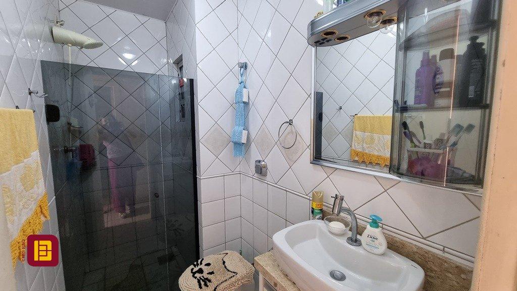 Apartamento com 77m², 3 quartos (sendo 1 suíte), 2 garagens, no bairro Santinho em Florianópolis