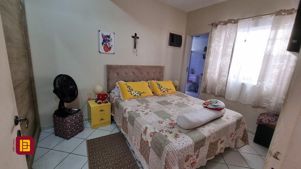 Apartamento com 77m², 3 quartos (sendo 1 suíte), 2 garagens, no bairro Santinho em Florianópolis